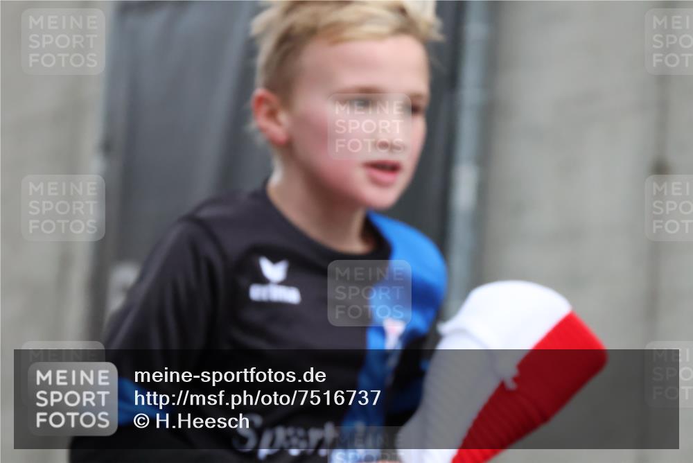 08.12.2024 - St. Pauli X-Mass-Run No. 14 H.Heesch http://msf.ph/oto/7516737 08.12.2024 10:55:59 Ziel 1733, 2269, 1733 meine-sportfotos.de