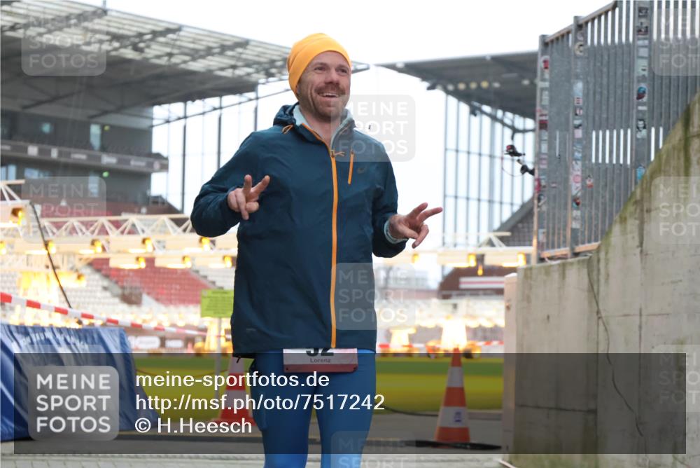 08.12.2024 - St. Pauli X-Mass-Run No. 14 H.Heesch http://msf.ph/oto/7517242 08.12.2024 10:57:58 Ziel 181, 202, 207, 52 meine-sportfotos.de