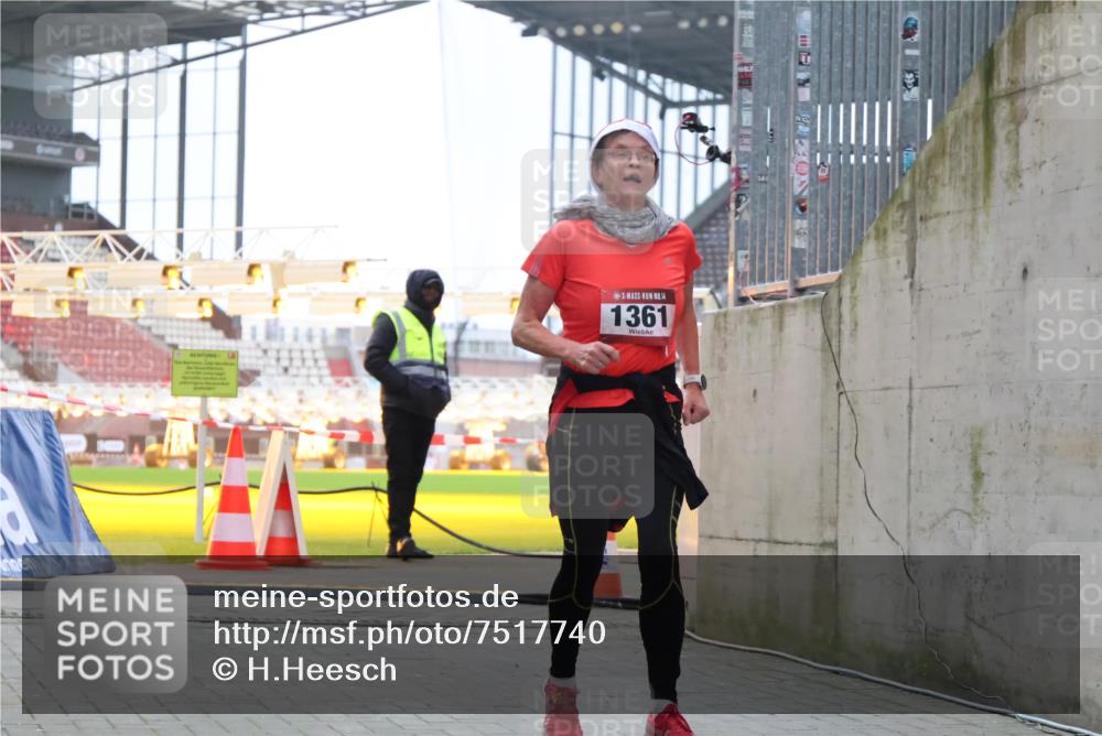 08.12.2024 - St. Pauli X-Mass-Run No. 14 H.Heesch http://msf.ph/oto/7517740 08.12.2024 10:59:17 Ziel 148, 164, 211, 250, 941, 211, 1361 meine-sportfotos.de