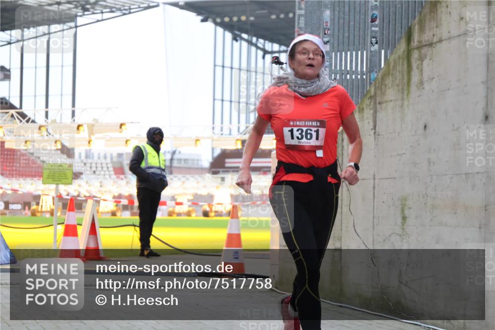 08.12.2024 - St. Pauli X-Mass-Run No. 14 H.Heesch http://msf.ph/oto/7517758 08.12.2024 10:59:18 Ziel 148, 164, 211, 250, 941, 878, 1361, 1800 meine-sportfotos.de