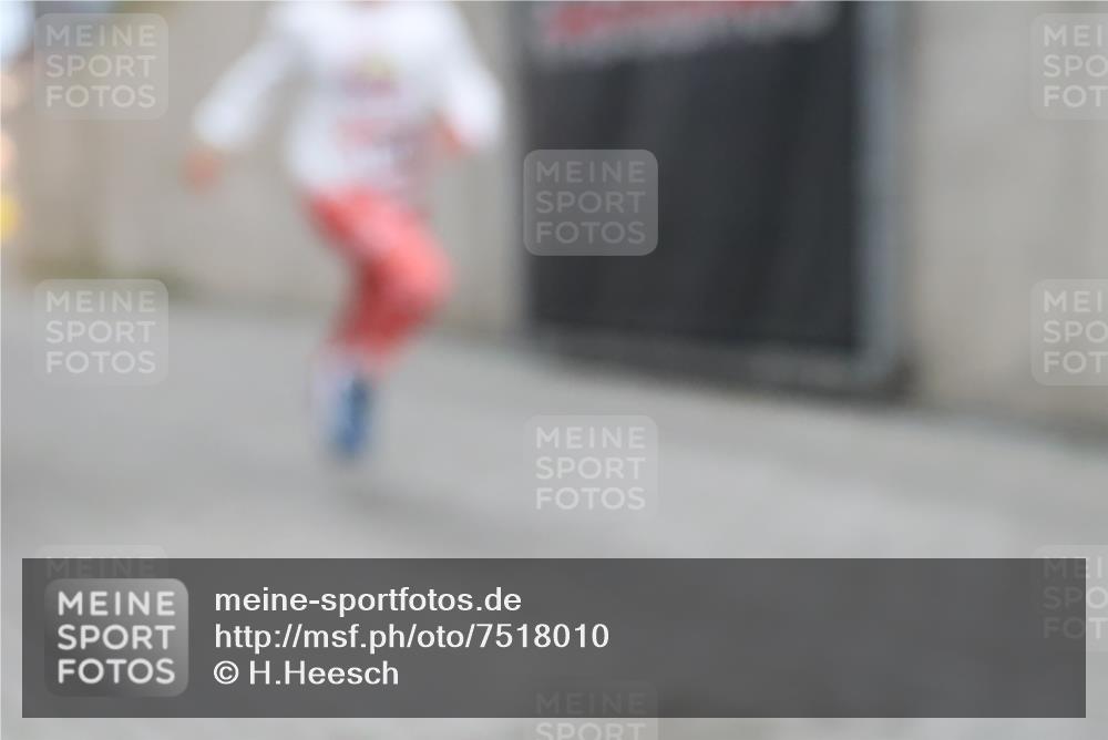 08.12.2024 - St. Pauli X-Mass-Run No. 14 H.Heesch http://msf.ph/oto/7518010 08.12.2024 10:59:56 Ziel 124, 664, 686, 1848, 527, 1688, 1748, 1842, 1848, 2153 meine-sportfotos.de