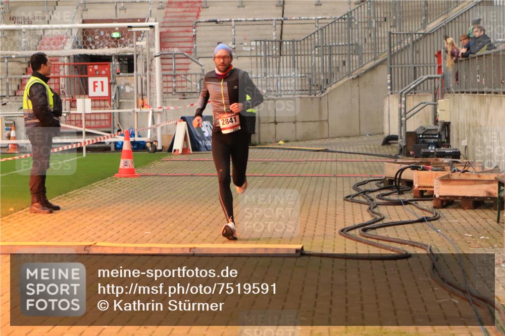 08.12.2024 - St. Pauli X-Mass-Run No. 14 Kathrin Stürmer Photography http://msf.ph/oto/7519591 08.12.2024 09:50:05 Ziel 2841 meine-sportfotos.de