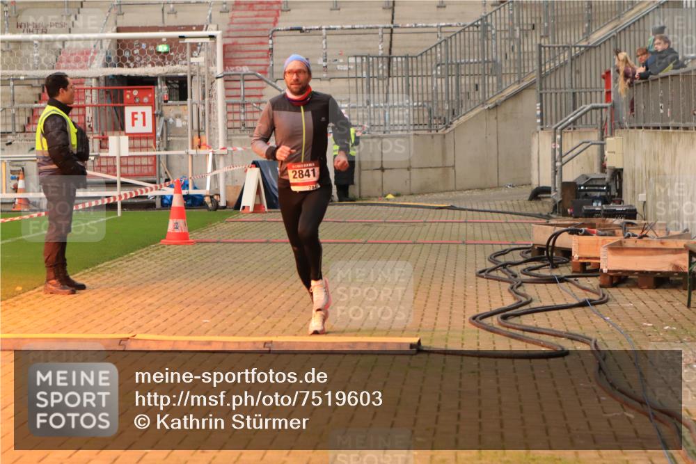 08.12.2024 - St. Pauli X-Mass-Run No. 14 Kathrin Stürmer Photography http://msf.ph/oto/7519603 08.12.2024 09:50:05 Ziel 2841 meine-sportfotos.de