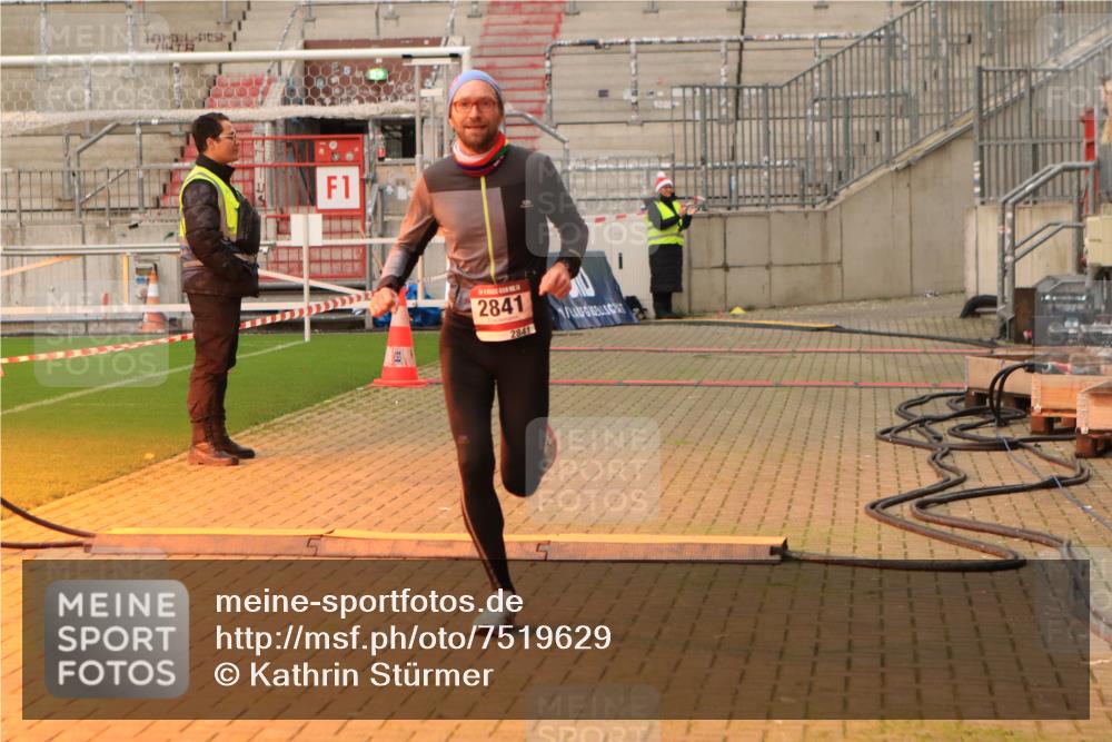 08.12.2024 - St. Pauli X-Mass-Run No. 14 Kathrin Stürmer Photography http://msf.ph/oto/7519629 08.12.2024 09:50:06 Ziel 2841 meine-sportfotos.de