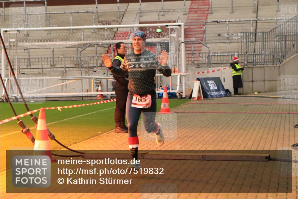 08.12.2024 - St. Pauli X-Mass-Run No. 14 Kathrin Stürmer Photography http://msf.ph/oto/7519832 08.12.2024 09:50:52 Ziel 1607 meine-sportfotos.de