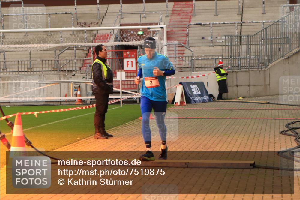08.12.2024 - St. Pauli X-Mass-Run No. 14 Kathrin Stürmer Photography http://msf.ph/oto/7519875 08.12.2024 09:51:02 Ziel 2, 1607 meine-sportfotos.de