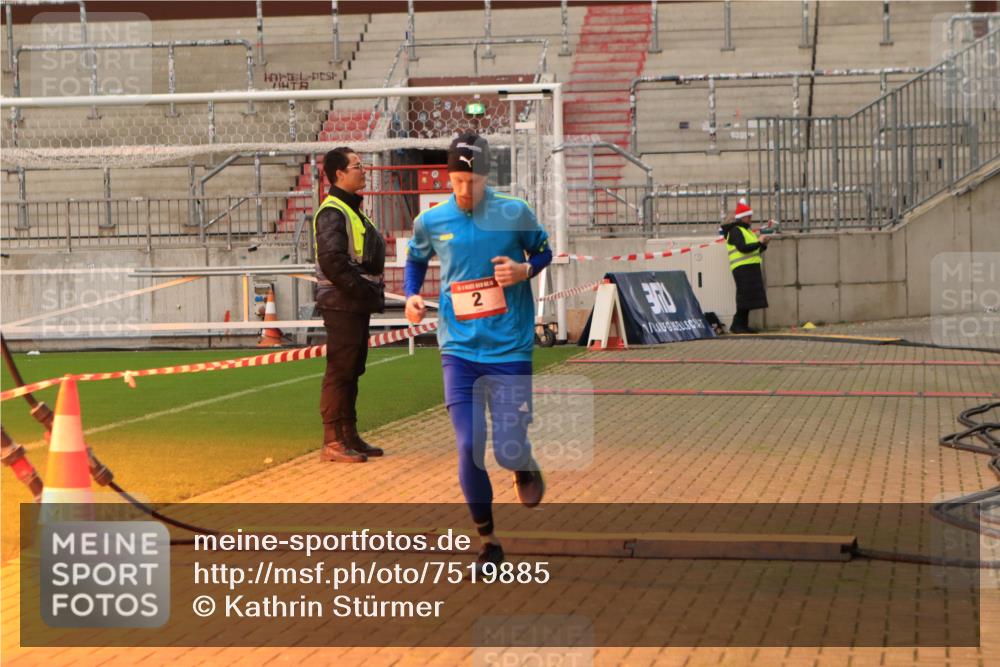 08.12.2024 - St. Pauli X-Mass-Run No. 14 Kathrin Stürmer Photography http://msf.ph/oto/7519885 08.12.2024 09:51:02 Ziel 2, 1607 meine-sportfotos.de