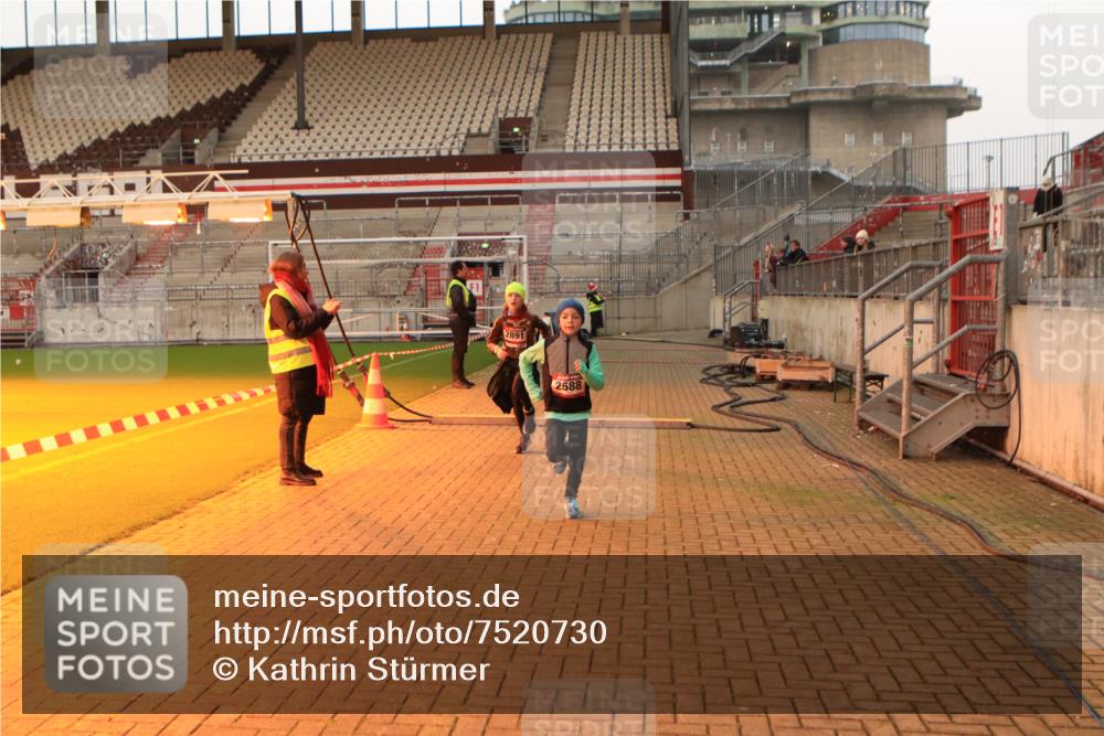 08.12.2024 - St. Pauli X-Mass-Run No. 14 Kathrin Stürmer Photography http://msf.ph/oto/7520730 08.12.2024 09:54:45 Ziel 2588, 2891 meine-sportfotos.de