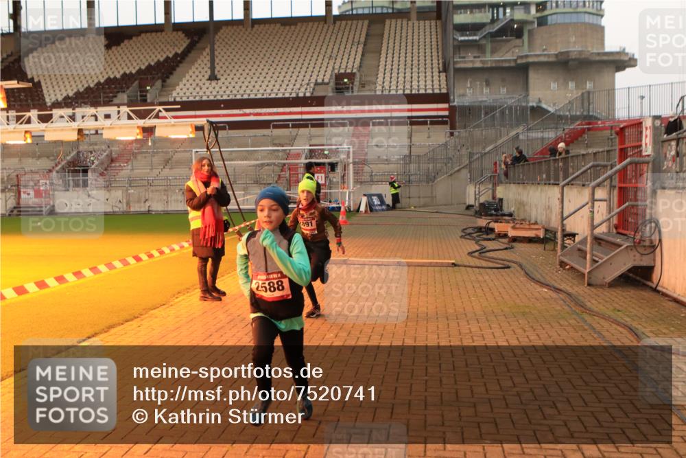 08.12.2024 - St. Pauli X-Mass-Run No. 14 Kathrin Stürmer Photography http://msf.ph/oto/7520741 08.12.2024 09:54:45 Ziel 2588, 2891 meine-sportfotos.de