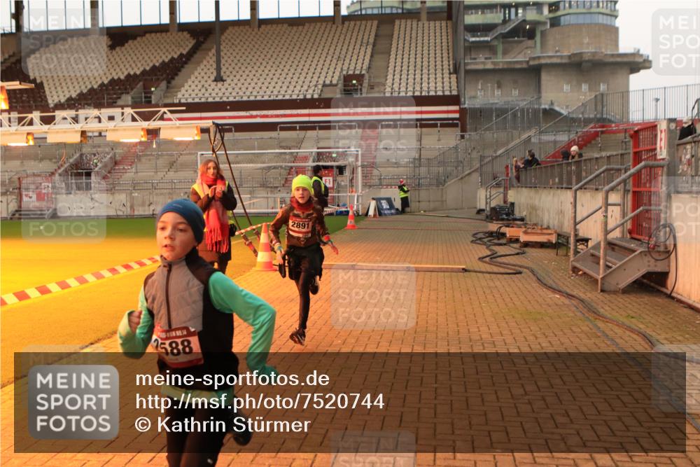 08.12.2024 - St. Pauli X-Mass-Run No. 14 Kathrin Stürmer Photography http://msf.ph/oto/7520744 08.12.2024 09:54:45 Ziel 2588, 2891 meine-sportfotos.de