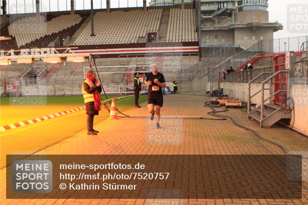 08.12.2024 - St. Pauli X-Mass-Run No. 14 Kathrin Stürmer Photography http://msf.ph/oto/7520757 08.12.2024 09:54:53 Ziel 341, 2588, 2891 meine-sportfotos.de