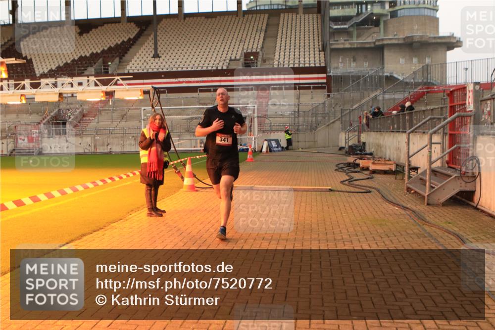 08.12.2024 - St. Pauli X-Mass-Run No. 14 Kathrin Stürmer Photography http://msf.ph/oto/7520772 08.12.2024 09:54:53 Ziel 341, 2588, 2891 meine-sportfotos.de