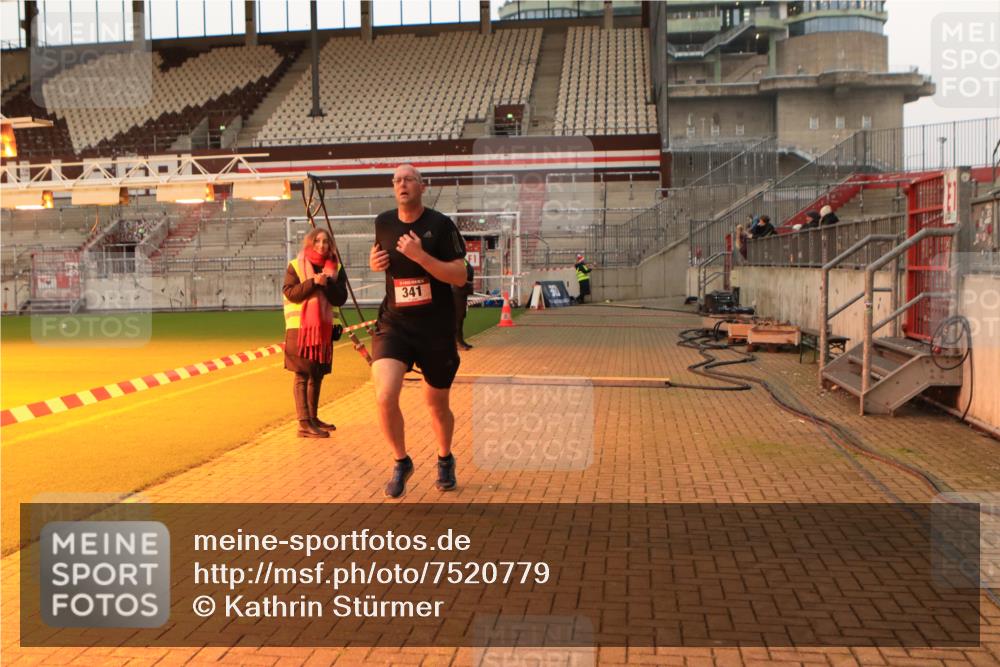 08.12.2024 - St. Pauli X-Mass-Run No. 14 Kathrin Stürmer Photography http://msf.ph/oto/7520779 08.12.2024 09:54:53 Ziel 341, 2588, 2891 meine-sportfotos.de