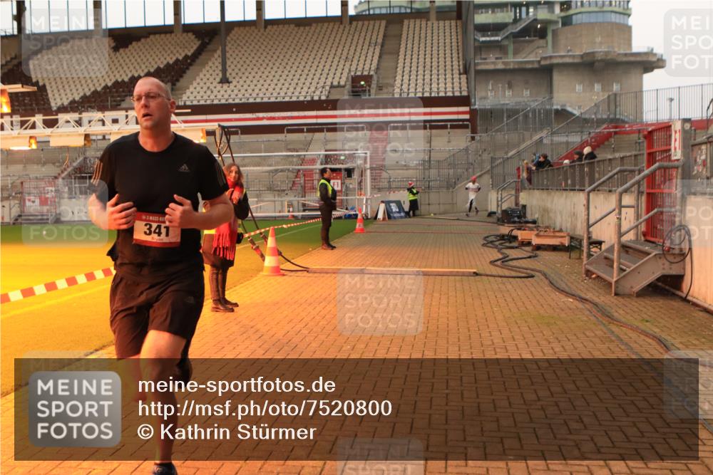 08.12.2024 - St. Pauli X-Mass-Run No. 14 Kathrin Stürmer Photography http://msf.ph/oto/7520800 08.12.2024 09:54:54 Ziel 341, 2588, 2891 meine-sportfotos.de