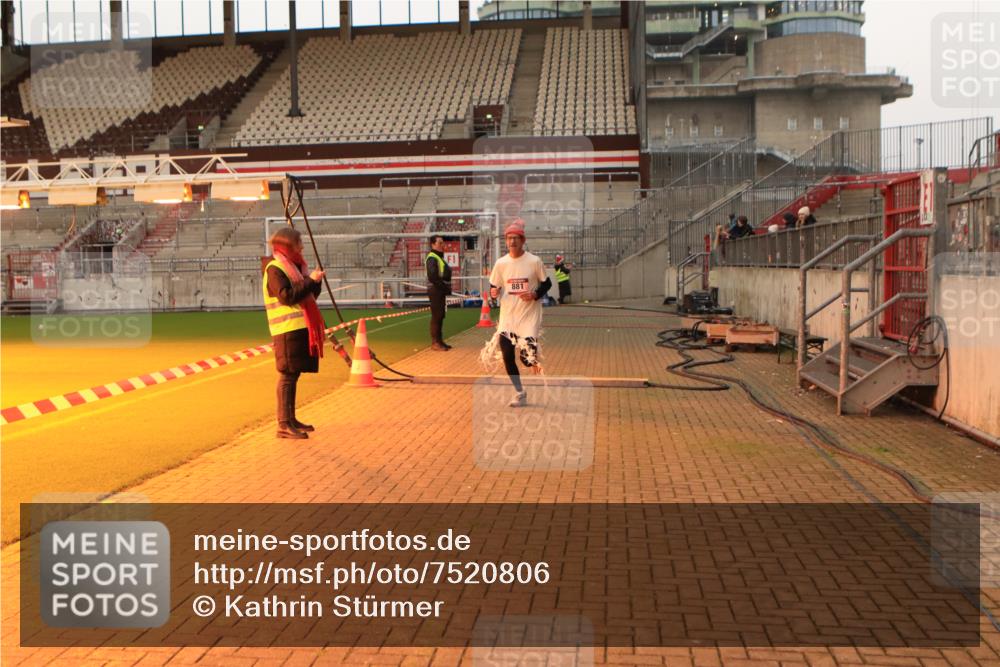 08.12.2024 - St. Pauli X-Mass-Run No. 14 Kathrin Stürmer Photography http://msf.ph/oto/7520806 08.12.2024 09:55:01 Ziel 341, 881 meine-sportfotos.de