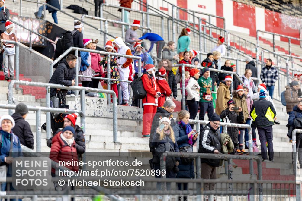 08.12.2024 - St. Pauli X-Mass-Run No. 14 Michael Strokosch http://msf.ph/oto/7520899 08.12.2024 10:41:28 Laufen 1015 meine-sportfotos.de