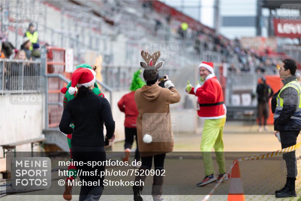 08.12.2024 - St. Pauli X-Mass-Run No. 14 Michael Strokosch http://msf.ph/oto/7520902 08.12.2024 10:41:33 Laufen  meine-sportfotos.de