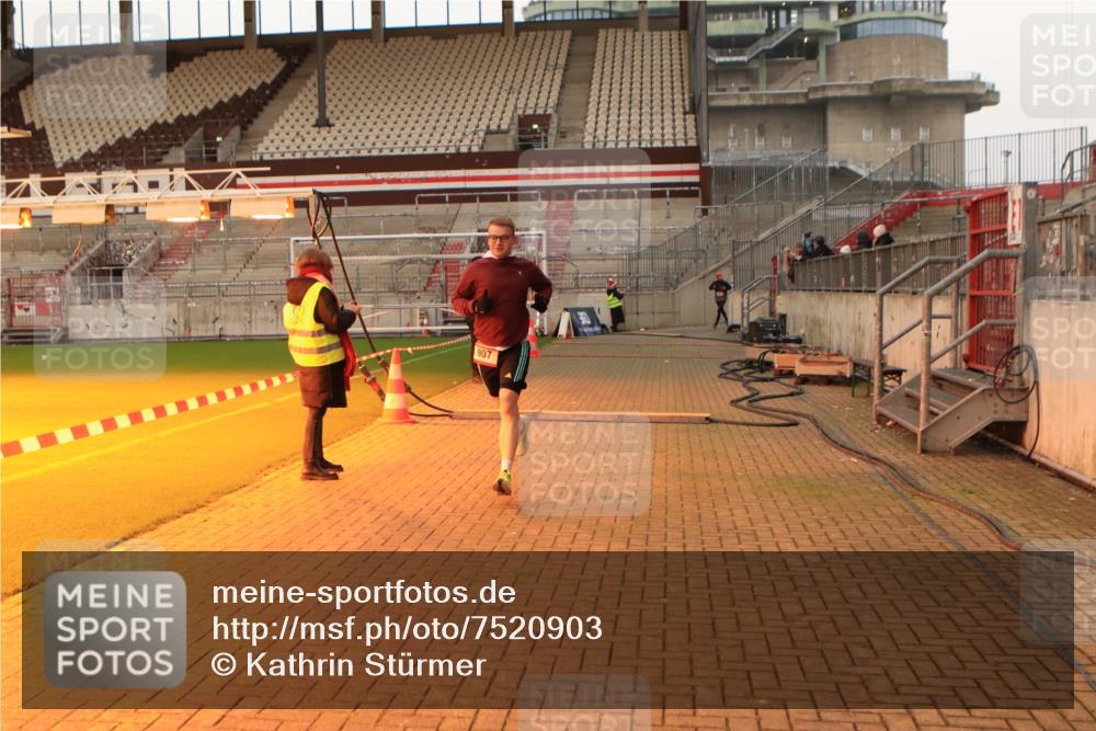 08.12.2024 - St. Pauli X-Mass-Run No. 14 Kathrin Stürmer Photography http://msf.ph/oto/7520903 08.12.2024 09:55:09 Ziel 881, 907 meine-sportfotos.de