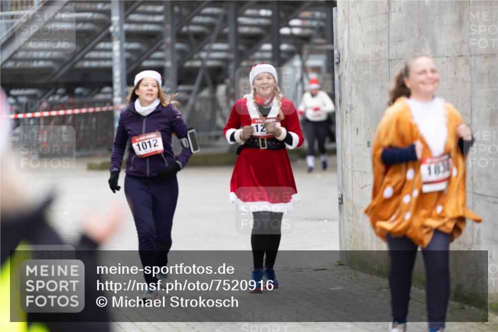 08.12.2024 - St. Pauli X-Mass-Run No. 14 Michael Strokosch http://msf.ph/oto/7520916 08.12.2024 10:41:57 Laufen 1012, 12, 183 meine-sportfotos.de