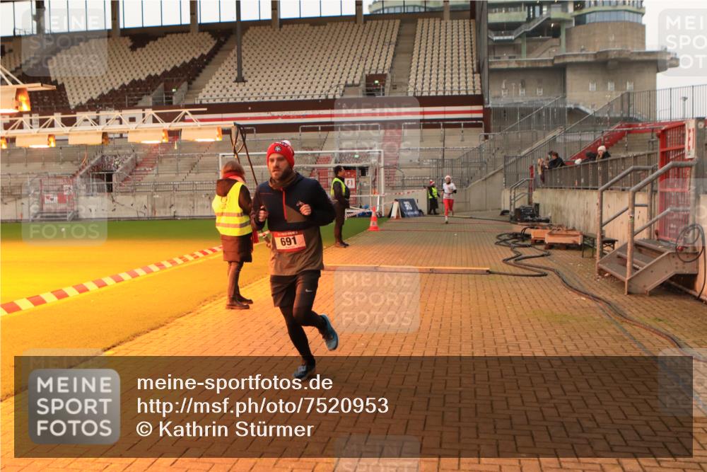 08.12.2024 - St. Pauli X-Mass-Run No. 14 Kathrin Stürmer Photography http://msf.ph/oto/7520953 08.12.2024 09:55:17 Ziel 691, 907, 3300 meine-sportfotos.de