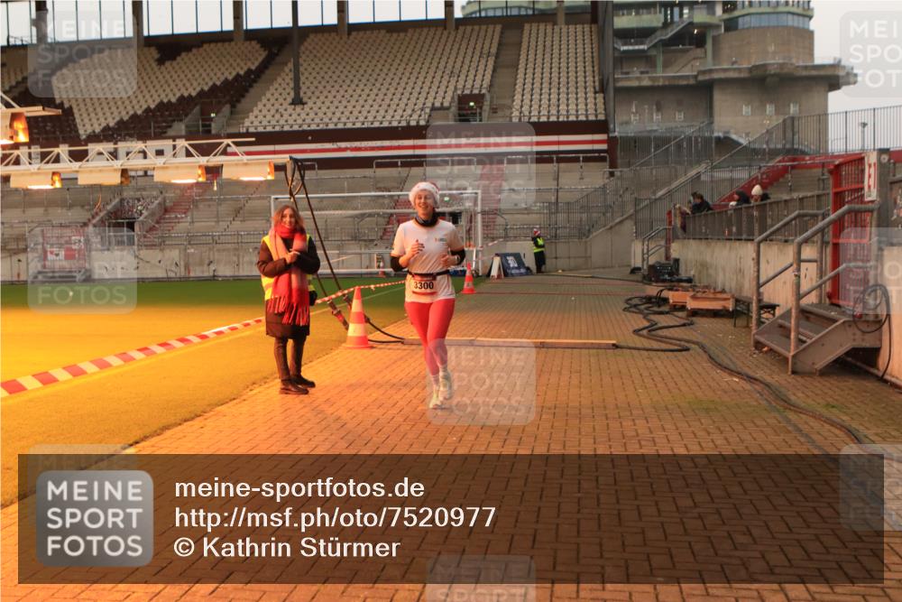 08.12.2024 - St. Pauli X-Mass-Run No. 14 Kathrin Stürmer Photography http://msf.ph/oto/7520977 08.12.2024 09:55:22 Ziel 691, 907, 3300 meine-sportfotos.de
