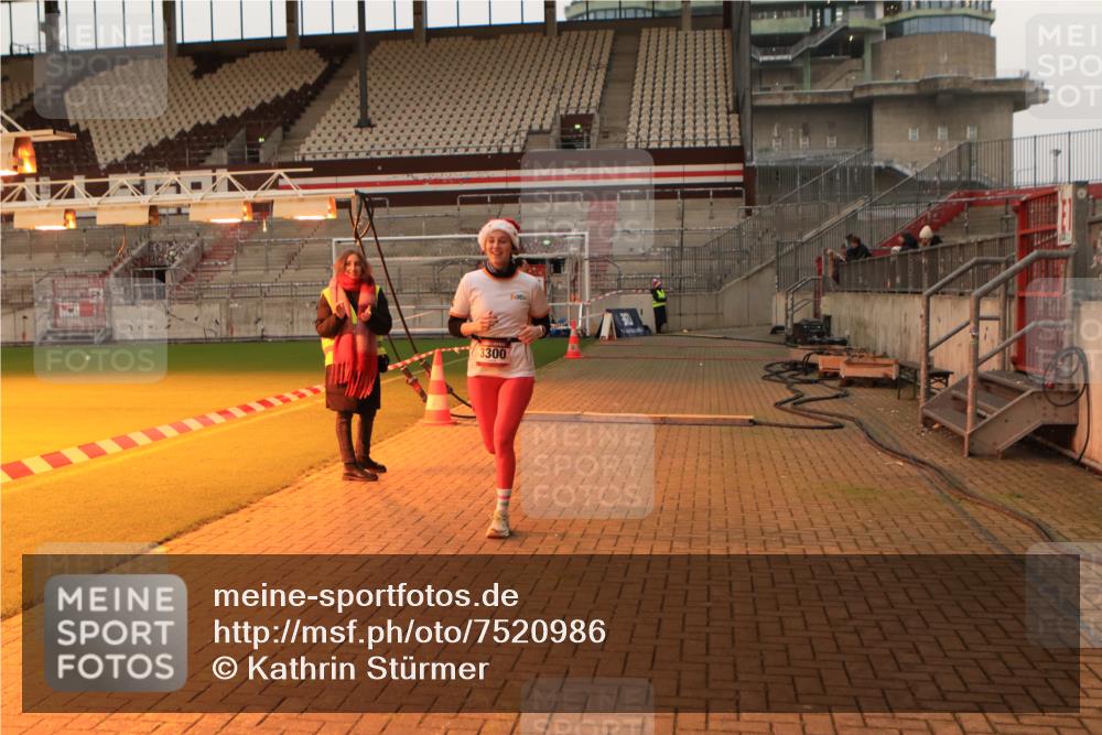 08.12.2024 - St. Pauli X-Mass-Run No. 14 Kathrin Stürmer Photography http://msf.ph/oto/7520986 08.12.2024 09:55:23 Ziel 691, 3300 meine-sportfotos.de
