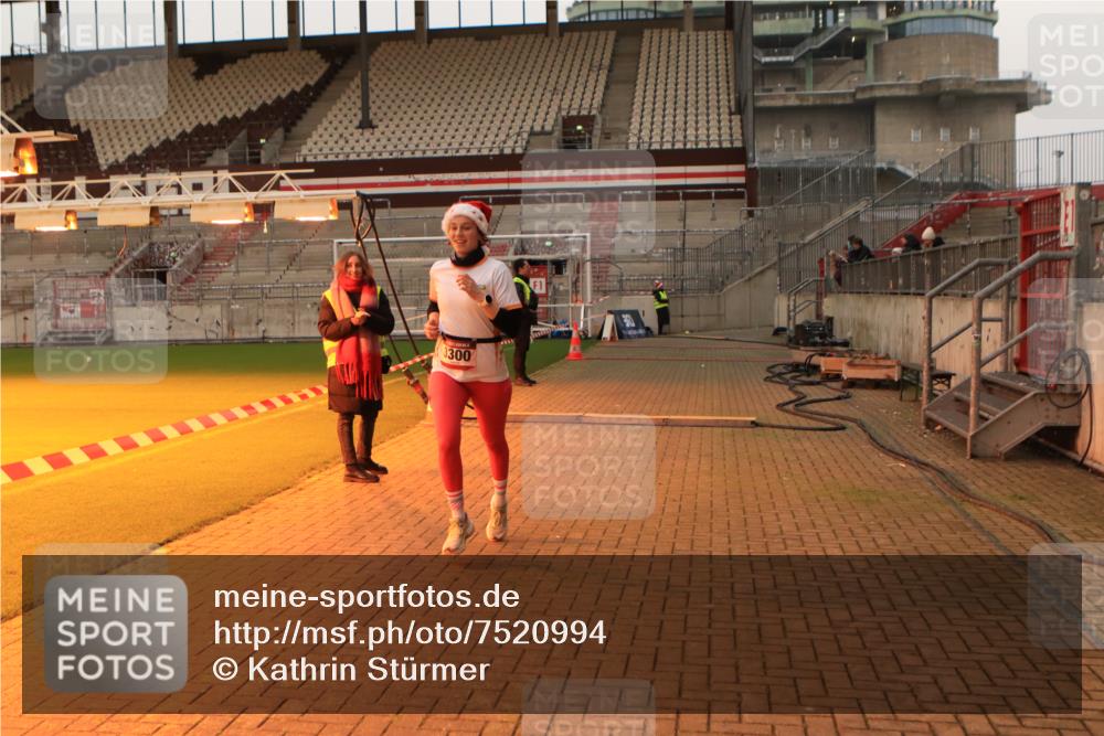 08.12.2024 - St. Pauli X-Mass-Run No. 14 Kathrin Stürmer Photography http://msf.ph/oto/7520994 08.12.2024 09:55:23 Ziel 691, 3300 meine-sportfotos.de