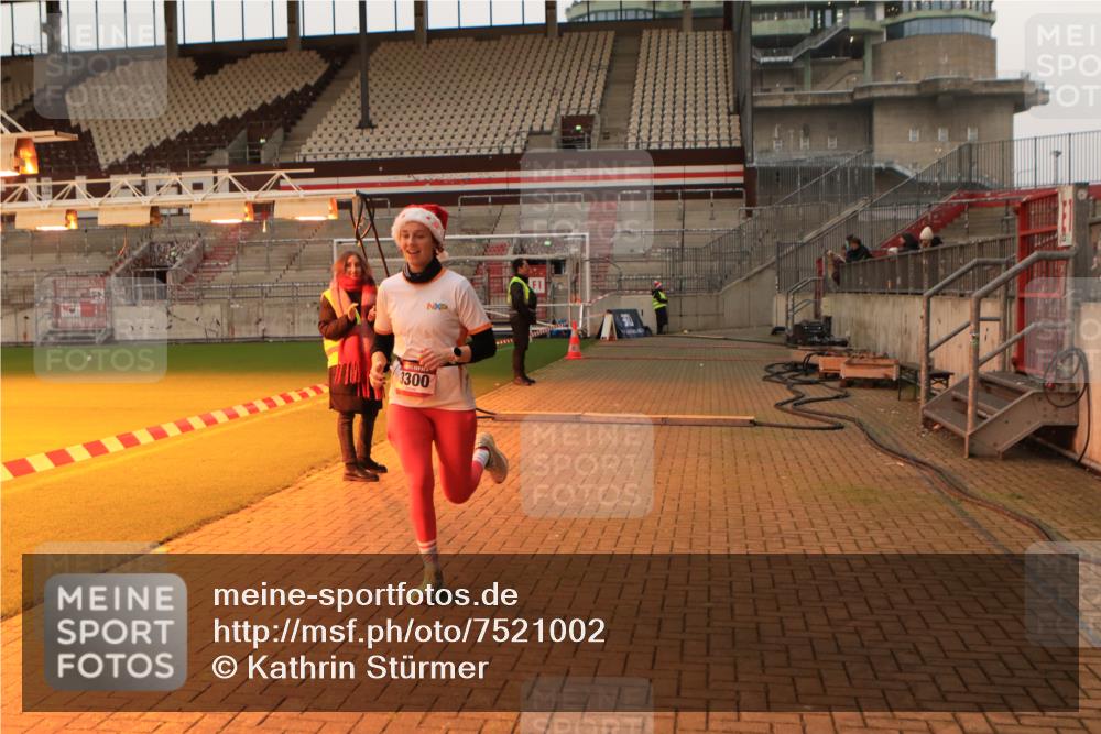 08.12.2024 - St. Pauli X-Mass-Run No. 14 Kathrin Stürmer Photography http://msf.ph/oto/7521002 08.12.2024 09:55:23 Ziel 691, 3300 meine-sportfotos.de