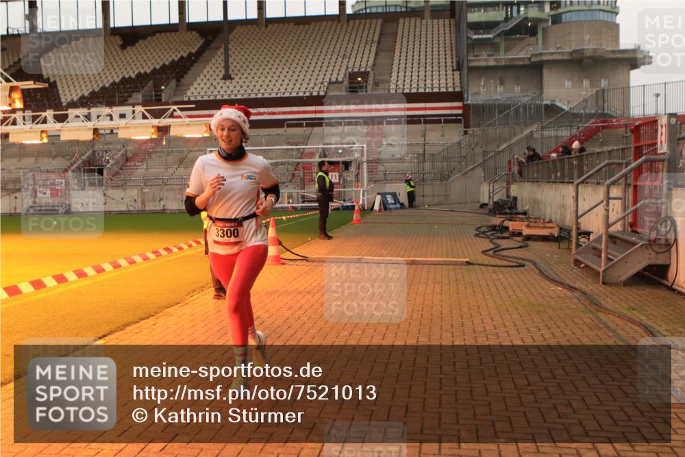 08.12.2024 - St. Pauli X-Mass-Run No. 14 Kathrin Stürmer Photography http://msf.ph/oto/7521013 08.12.2024 09:55:23 Ziel 691, 3300 meine-sportfotos.de