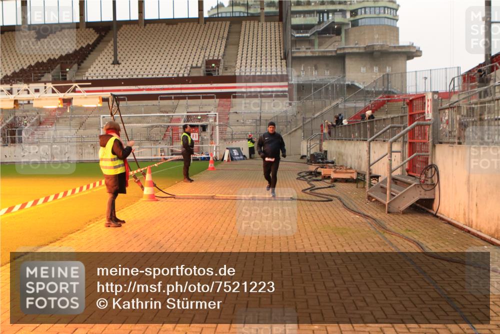 08.12.2024 - St. Pauli X-Mass-Run No. 14 Kathrin Stürmer Photography http://msf.ph/oto/7521223 08.12.2024 09:55:50 Ziel 415, 438, 1946, 2911, 3094 meine-sportfotos.de