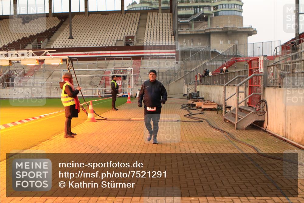 08.12.2024 - St. Pauli X-Mass-Run No. 14 Kathrin Stürmer Photography http://msf.ph/oto/7521291 08.12.2024 09:55:51 Ziel 415, 438, 1946, 2911, 3094 meine-sportfotos.de