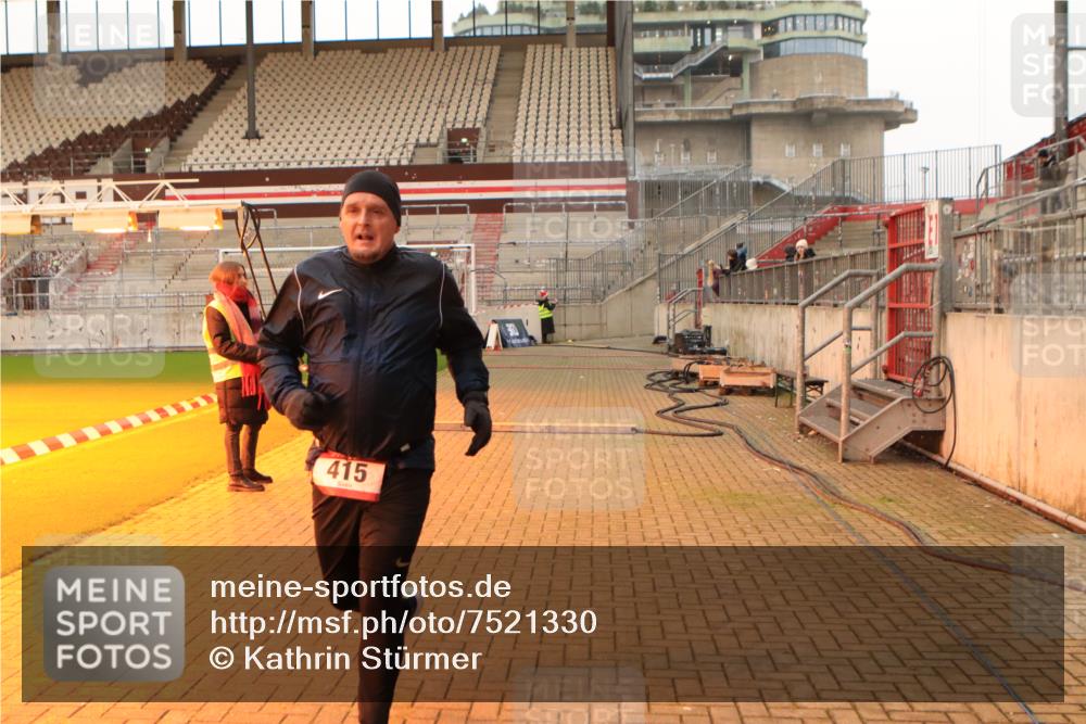 08.12.2024 - St. Pauli X-Mass-Run No. 14 Kathrin Stürmer Photography http://msf.ph/oto/7521330 08.12.2024 09:55:52 Ziel 415, 438, 1946, 2911, 3094 meine-sportfotos.de