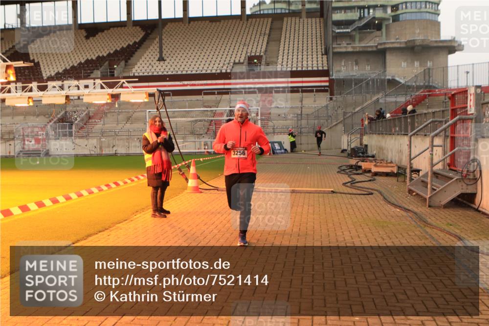 08.12.2024 - St. Pauli X-Mass-Run No. 14 Kathrin Stürmer Photography http://msf.ph/oto/7521414 08.12.2024 09:56:08 Ziel 799, 1852, 3256, 3261 meine-sportfotos.de