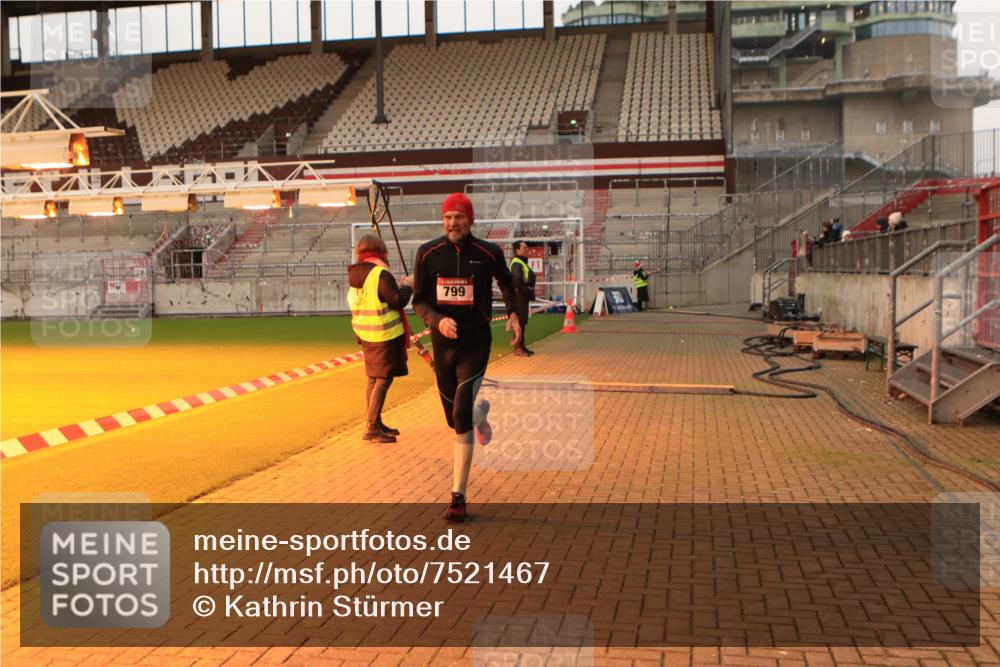 08.12.2024 - St. Pauli X-Mass-Run No. 14 Kathrin Stürmer Photography http://msf.ph/oto/7521467 08.12.2024 09:56:15 Ziel 799, 3256, 3261 meine-sportfotos.de