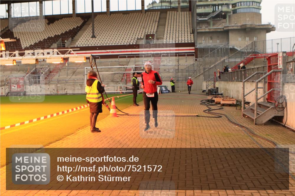 08.12.2024 - St. Pauli X-Mass-Run No. 14 Kathrin Stürmer Photography http://msf.ph/oto/7521572 08.12.2024 09:56:30 Ziel 288, 1754, 2837, 2839, 3095 meine-sportfotos.de