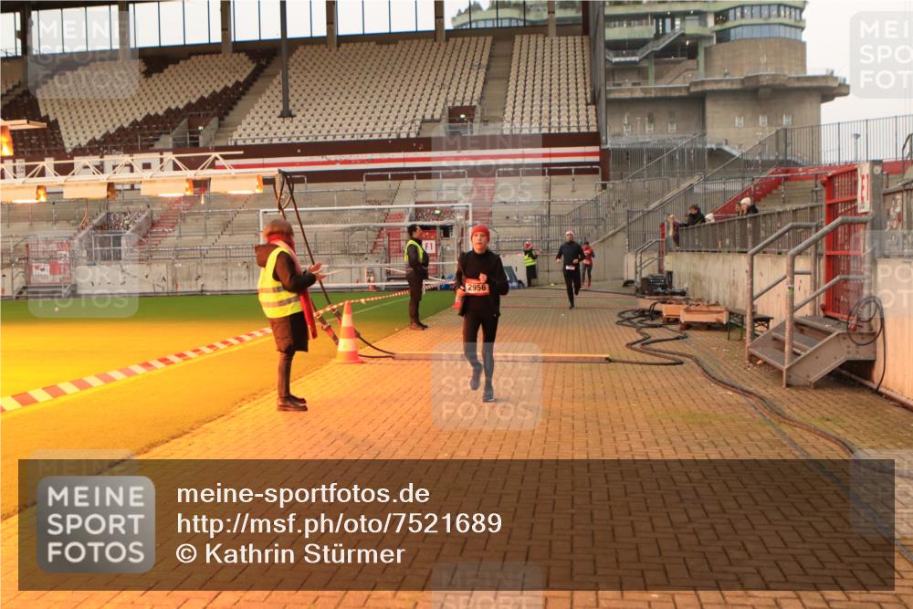 08.12.2024 - St. Pauli X-Mass-Run No. 14 Kathrin Stürmer Photography http://msf.ph/oto/7521689 08.12.2024 09:56:39 Ziel 384, 1741, 1754, 2837, 2839, 2956, 3095 meine-sportfotos.de