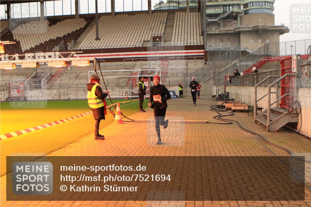 08.12.2024 - St. Pauli X-Mass-Run No. 14 Kathrin Stürmer Photography http://msf.ph/oto/7521694 08.12.2024 09:56:39 Ziel 384, 1741, 1754, 2837, 2839, 2956, 3095 meine-sportfotos.de
