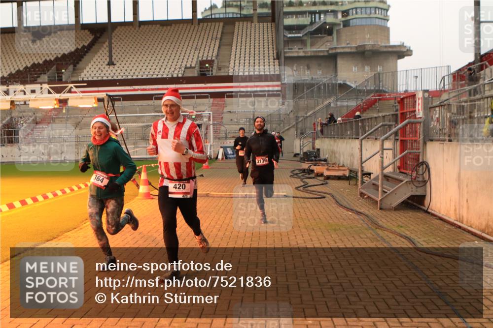 08.12.2024 - St. Pauli X-Mass-Run No. 14 Kathrin Stürmer Photography http://msf.ph/oto/7521836 08.12.2024 09:56:51 Ziel 364, 384, 420, 904, 1291, 1741, 2267, 2956, 3022, 3139 meine-sportfotos.de