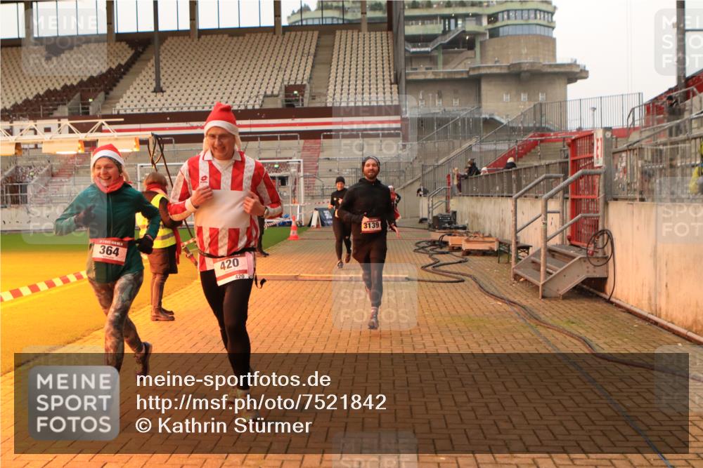 08.12.2024 - St. Pauli X-Mass-Run No. 14 Kathrin Stürmer Photography http://msf.ph/oto/7521842 08.12.2024 09:56:51 Ziel 364, 384, 420, 904, 1291, 1741, 2267, 2956, 3022, 3139 meine-sportfotos.de