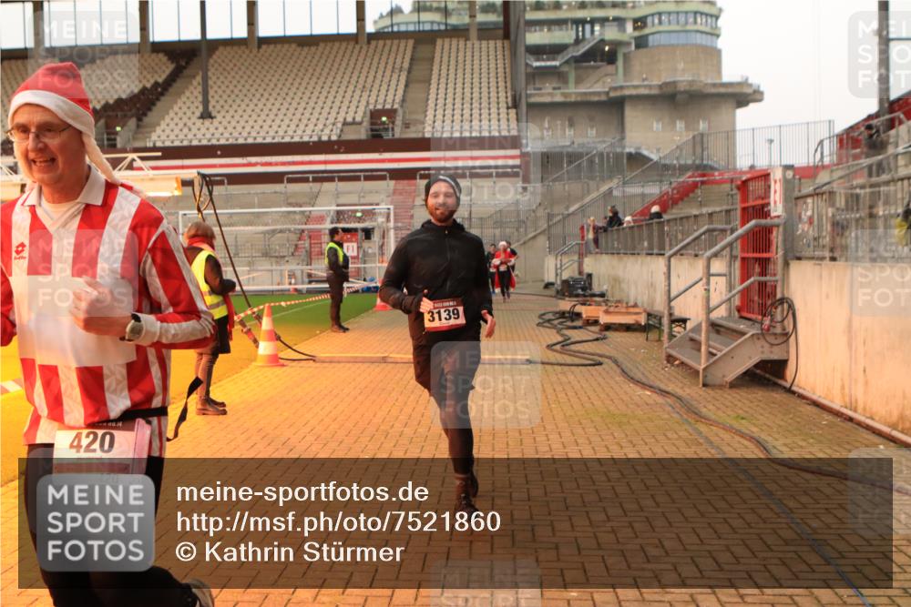 08.12.2024 - St. Pauli X-Mass-Run No. 14 Kathrin Stürmer Photography http://msf.ph/oto/7521860 08.12.2024 09:56:52 Ziel 364, 384, 420, 904, 1291, 1741, 1982, 2267, 2956, 3022, 3139 meine-sportfotos.de