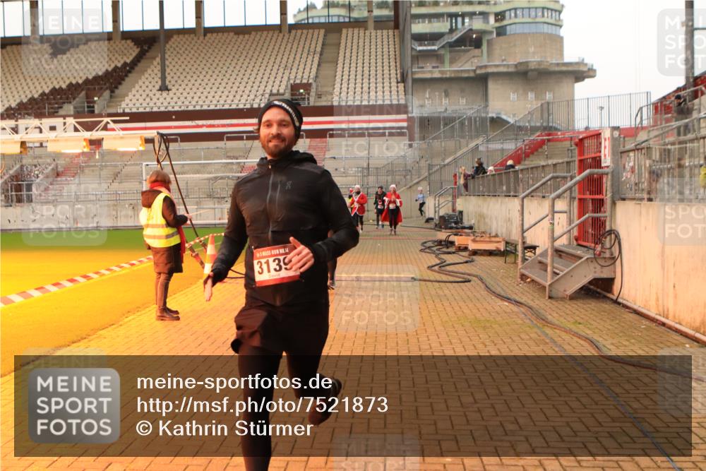 08.12.2024 - St. Pauli X-Mass-Run No. 14 Kathrin Stürmer Photography http://msf.ph/oto/7521873 08.12.2024 09:56:52 Ziel 364, 384, 420, 904, 1291, 1741, 1982, 2267, 2956, 3022, 3139 meine-sportfotos.de