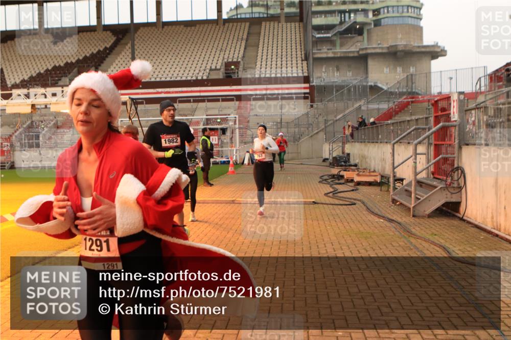08.12.2024 - St. Pauli X-Mass-Run No. 14 Kathrin Stürmer Photography http://msf.ph/oto/7521981 08.12.2024 09:57:00 Ziel 364, 420, 755, 763, 904, 1291, 1982, 2267, 3022, 3139, 3162 meine-sportfotos.de
