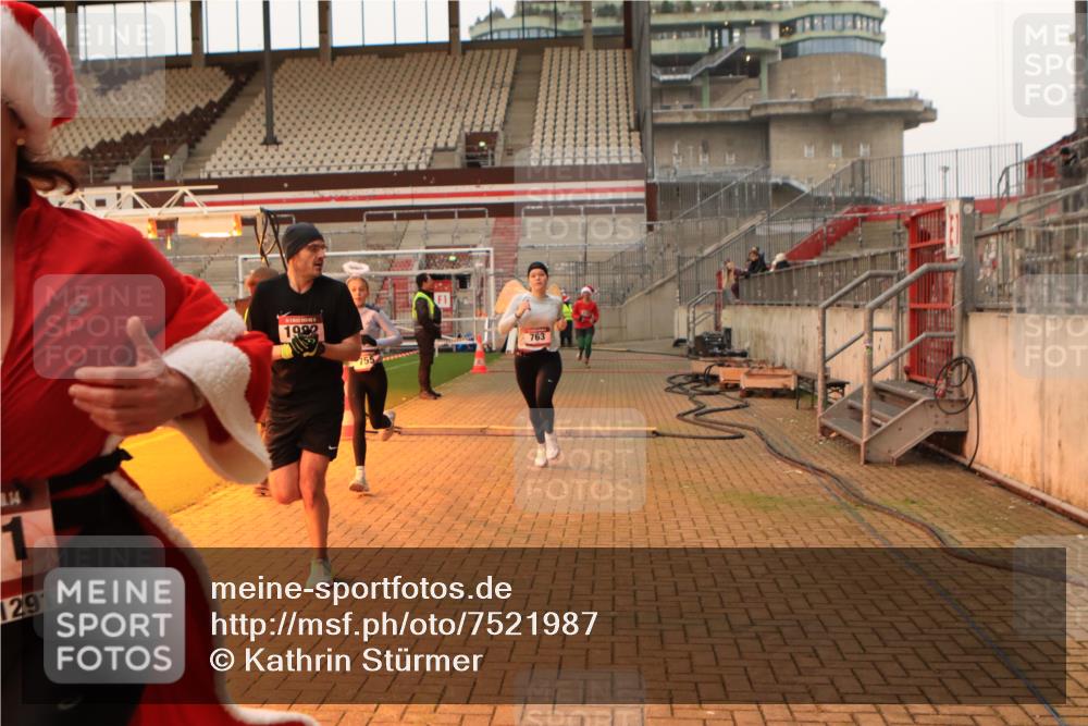08.12.2024 - St. Pauli X-Mass-Run No. 14 Kathrin Stürmer Photography http://msf.ph/oto/7521987 08.12.2024 09:57:00 Ziel 364, 420, 755, 763, 904, 1291, 1982, 2267, 3022, 3139, 3162 meine-sportfotos.de