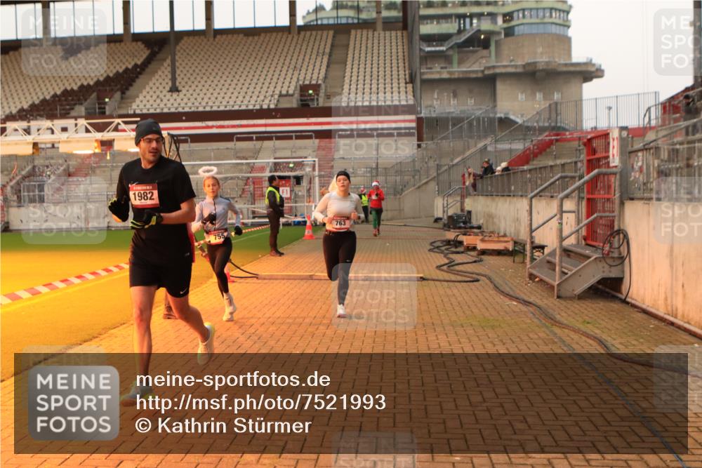 08.12.2024 - St. Pauli X-Mass-Run No. 14 Kathrin Stürmer Photography http://msf.ph/oto/7521993 08.12.2024 09:57:00 Ziel 364, 420, 755, 763, 904, 1291, 1982, 2267, 3022, 3139, 3162 meine-sportfotos.de