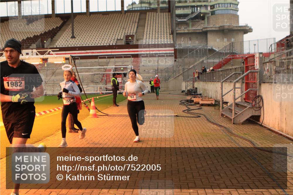 08.12.2024 - St. Pauli X-Mass-Run No. 14 Kathrin Stürmer Photography http://msf.ph/oto/7522005 08.12.2024 09:57:00 Ziel 364, 420, 755, 763, 904, 1291, 1982, 2267, 3022, 3139, 3162 meine-sportfotos.de