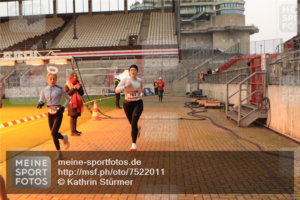 08.12.2024 - St. Pauli X-Mass-Run No. 14 Kathrin Stürmer Photography http://msf.ph/oto/7522011 08.12.2024 09:57:01 Ziel 364, 420, 755, 763, 904, 1291, 1982, 2267, 3022, 3139, 3162 meine-sportfotos.de