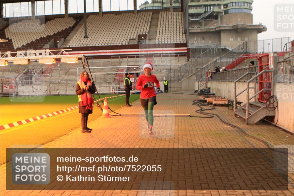 08.12.2024 - St. Pauli X-Mass-Run No. 14 Kathrin Stürmer Photography http://msf.ph/oto/7522055 08.12.2024 09:57:05 Ziel 755, 763, 904, 1291, 1982, 2267, 3022, 3139, 3162 meine-sportfotos.de