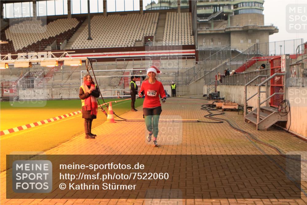 08.12.2024 - St. Pauli X-Mass-Run No. 14 Kathrin Stürmer Photography http://msf.ph/oto/7522060 08.12.2024 09:57:05 Ziel 755, 763, 904, 1291, 1982, 2267, 3022, 3139, 3162 meine-sportfotos.de