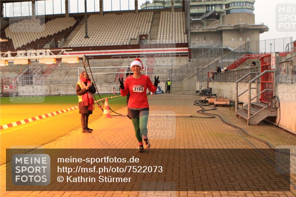 08.12.2024 - St. Pauli X-Mass-Run No. 14 Kathrin Stürmer Photography http://msf.ph/oto/7522073 08.12.2024 09:57:05 Ziel 755, 763, 904, 1291, 1982, 2267, 3022, 3139, 3162 meine-sportfotos.de