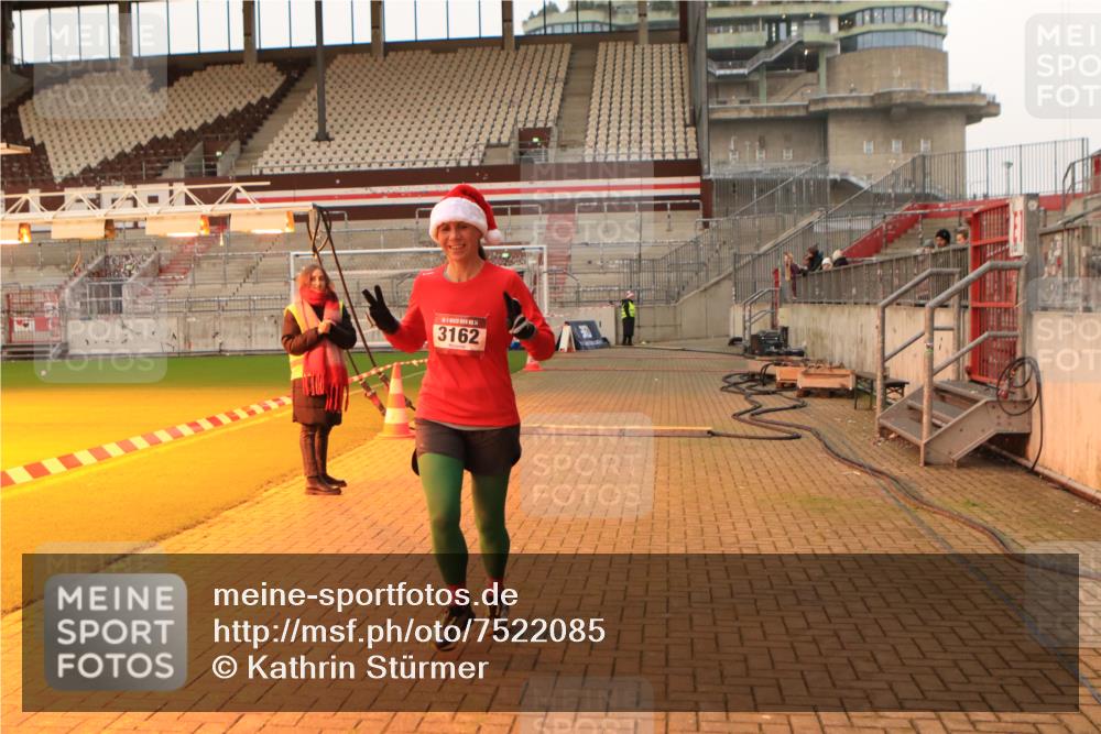 08.12.2024 - St. Pauli X-Mass-Run No. 14 Kathrin Stürmer Photography http://msf.ph/oto/7522085 08.12.2024 09:57:06 Ziel 755, 763, 904, 1291, 1982, 2267, 3022, 3162 meine-sportfotos.de
